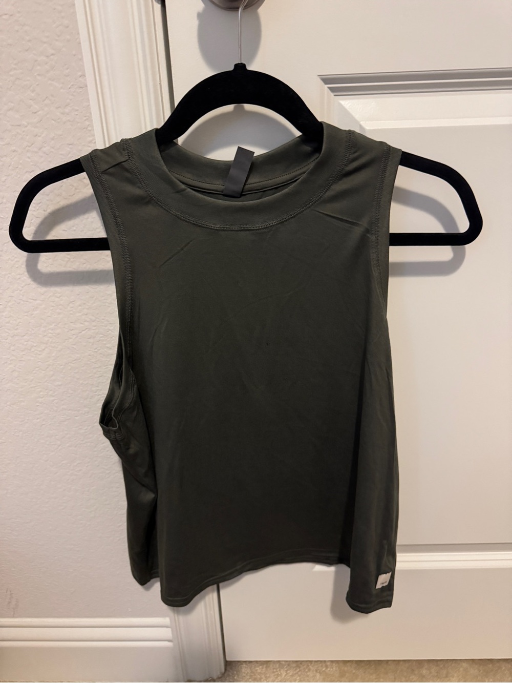 Vuori energy top tank top size M dark green color